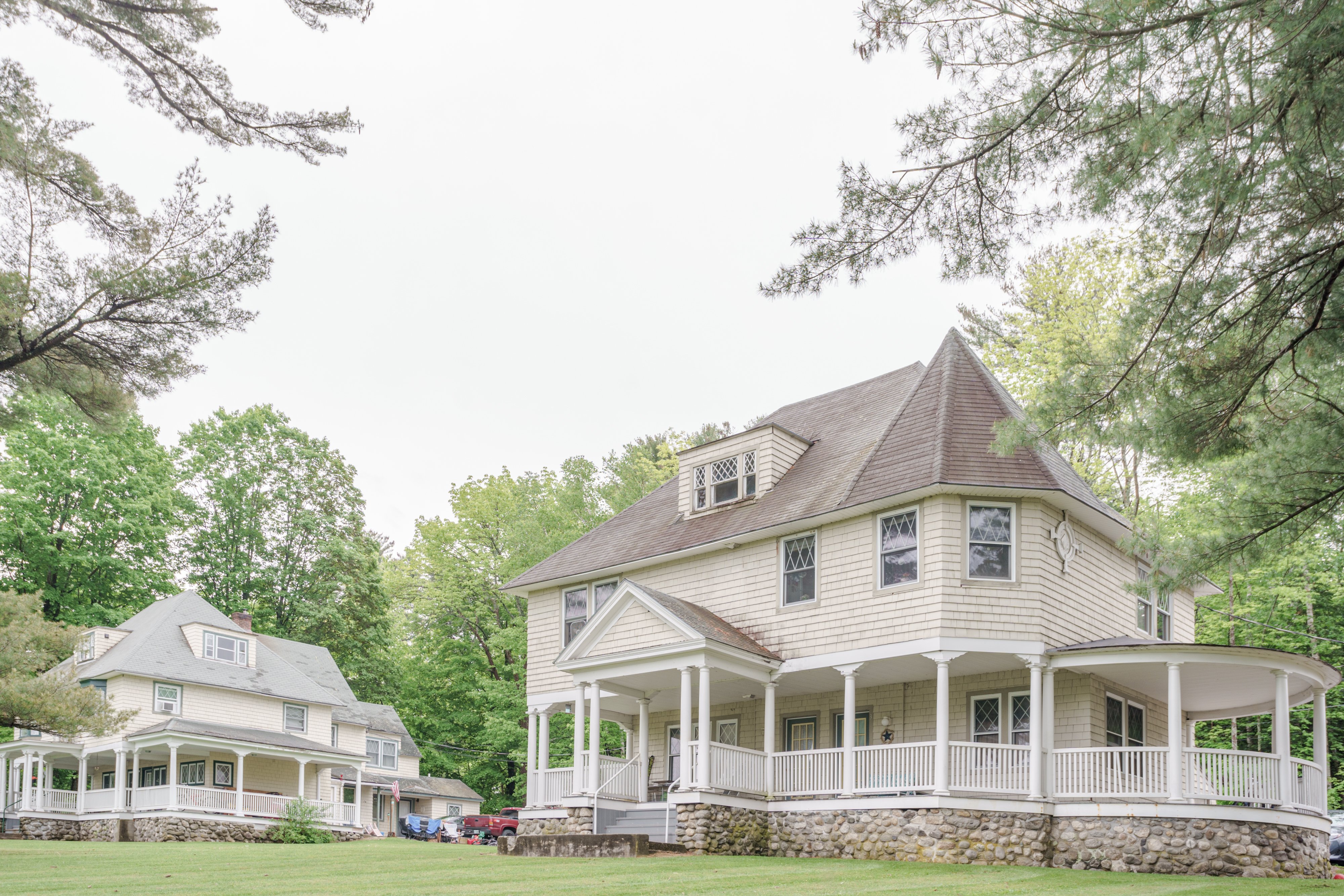 Bethlehem Pine Manor, a Victorian-style building against a background of green.