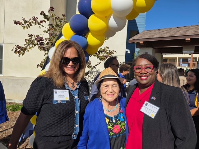 Dolores Huerta (center) with Renee Joe and Nakeasha Sanders-Small.
