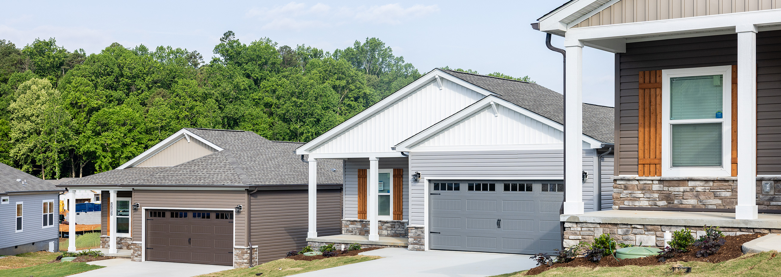 Several homes in a cul de sac in the Harvest Meadow development. Photo/Clayton